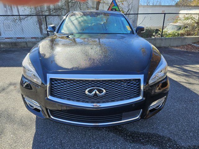 2015 INFINITI Q70 Base