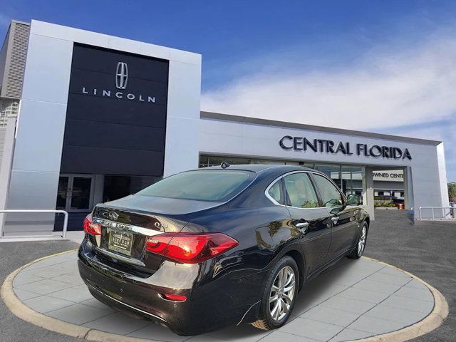 2015 INFINITI Q70 Base