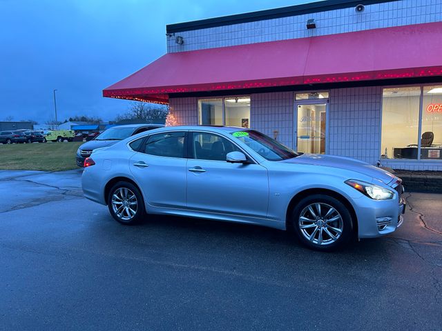 2015 INFINITI Q70 Base