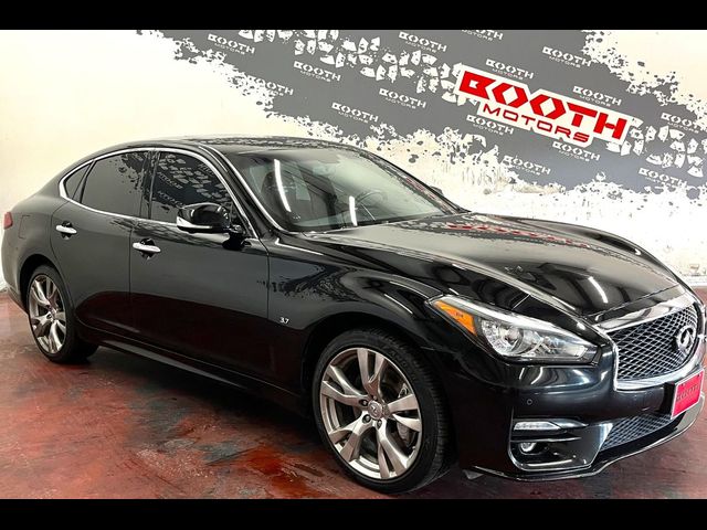 2015 INFINITI Q70 Base