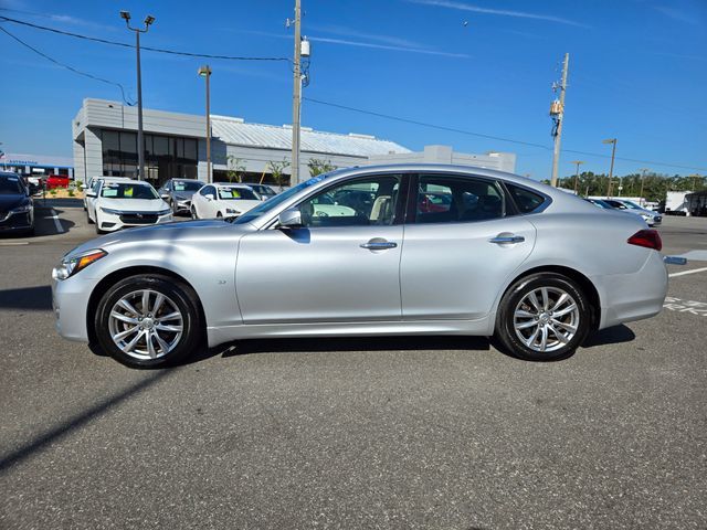 2015 INFINITI Q70 Base