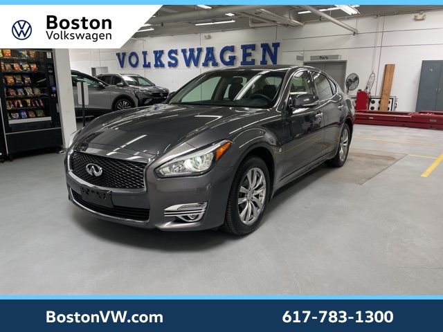 2015 INFINITI Q70 Base