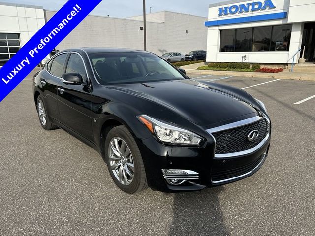 2015 INFINITI Q70 Base