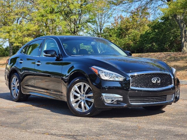 2015 INFINITI Q70 Base