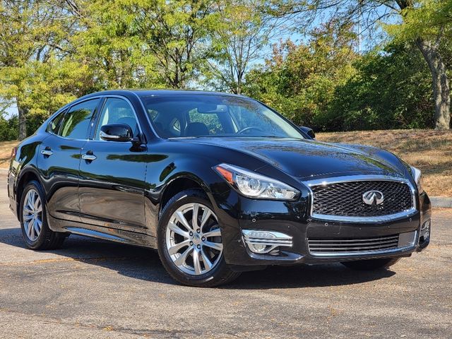 2015 INFINITI Q70 Base