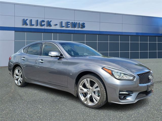 2015 INFINITI Q70 Base