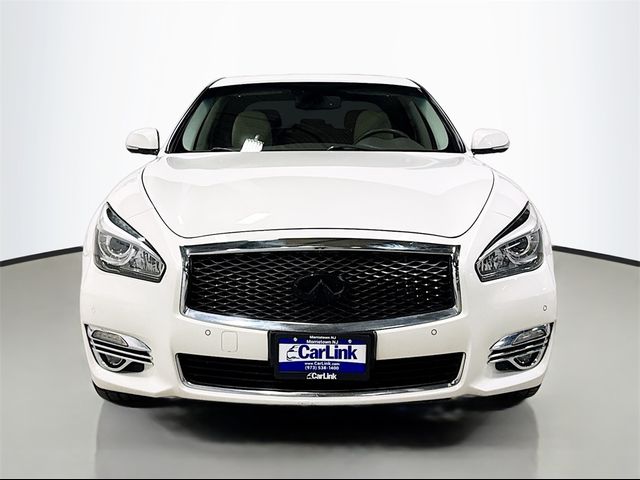 2015 INFINITI Q70 Base