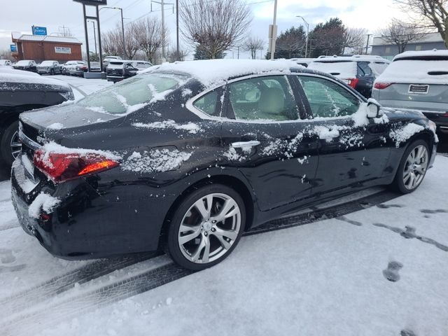 2015 INFINITI Q70 Base