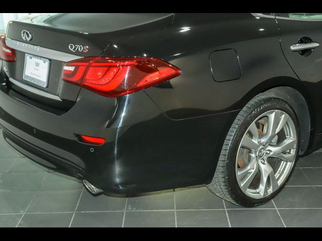 2015 INFINITI Q70 Base