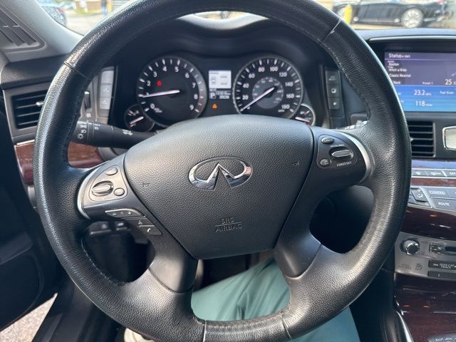 2015 INFINITI Q70 Base