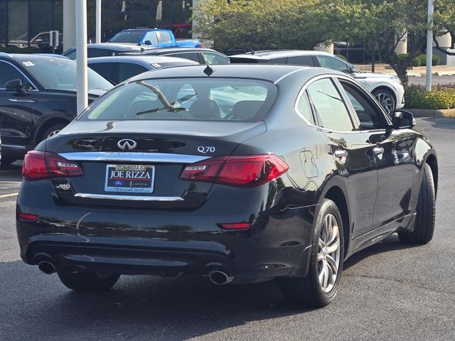 2015 INFINITI Q70 Base