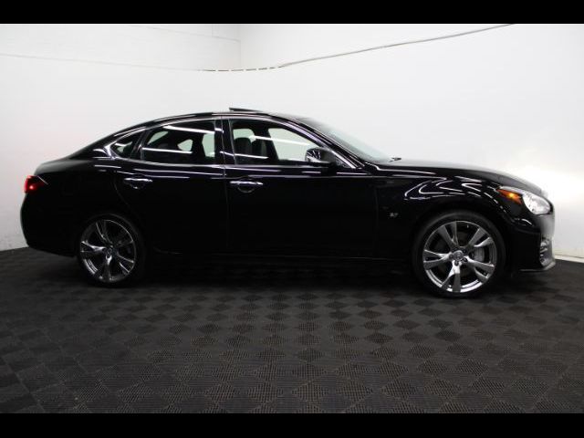 2015 INFINITI Q70 Base