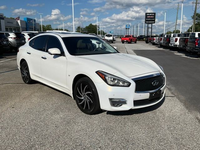 2015 INFINITI Q70 Base