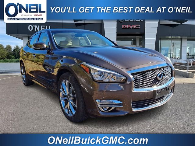 2015 INFINITI Q70 Base