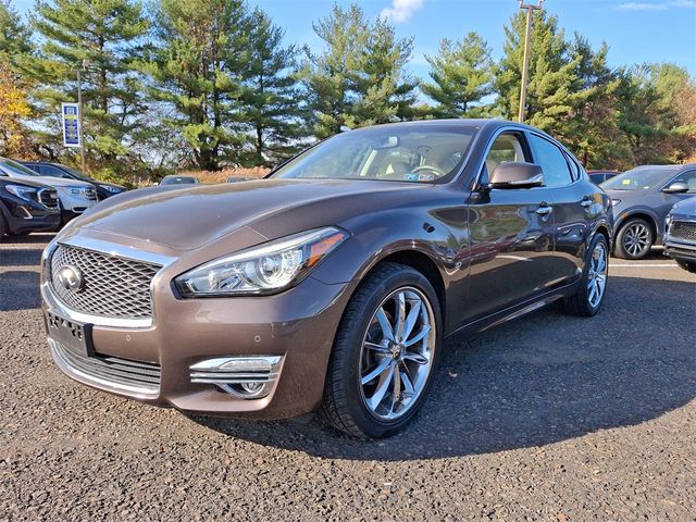 2015 INFINITI Q70 Base