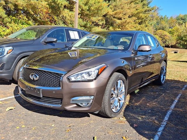 2015 INFINITI Q70 Base