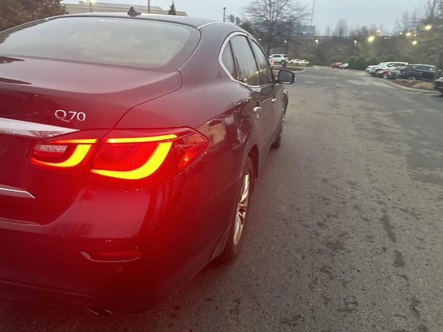 2015 INFINITI Q70 Base