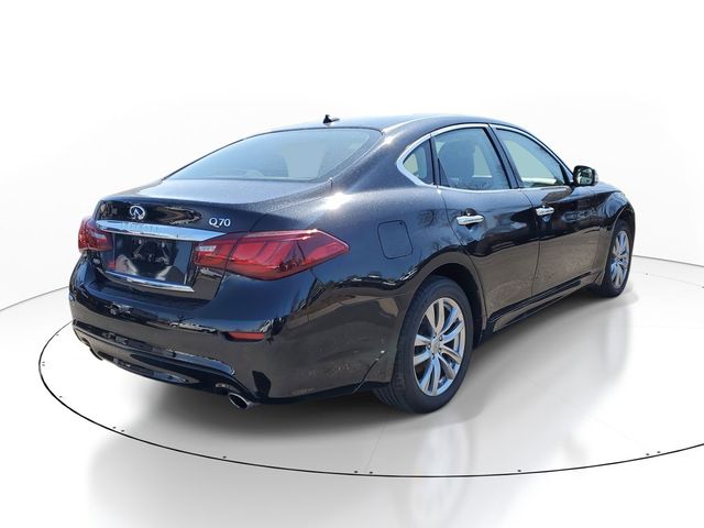 2015 INFINITI Q70 Base