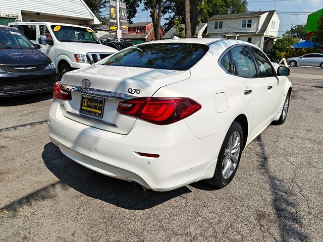 2015 INFINITI Q70 Base