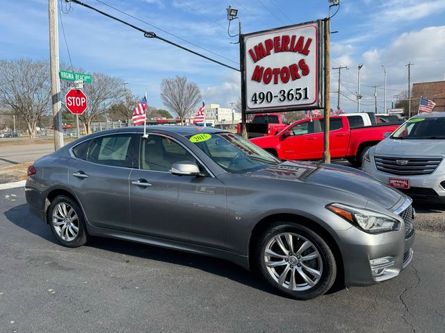 2015 INFINITI Q70 Base