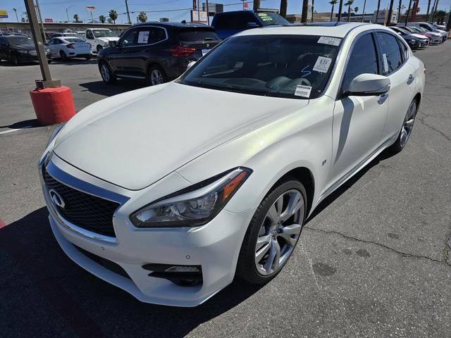 2015 INFINITI Q70 Base