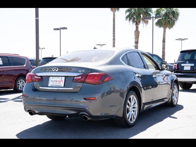 2015 INFINITI Q70 Base