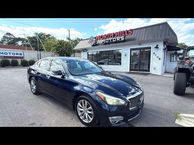 2015 INFINITI Q70 Base