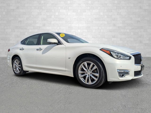 2015 INFINITI Q70 Base