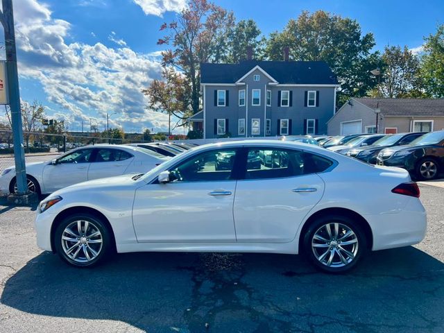 2015 INFINITI Q70 Base