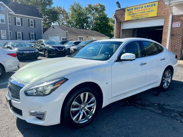 2015 INFINITI Q70 Base