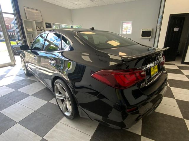 2015 INFINITI Q70 Base