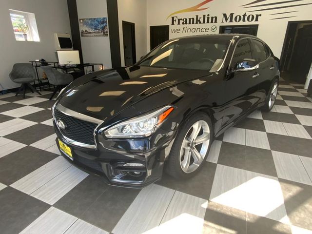 2015 INFINITI Q70 Base