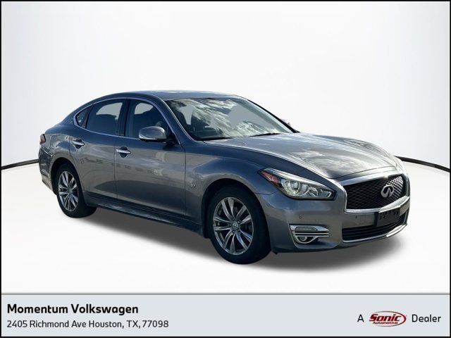 2015 INFINITI Q70 Base