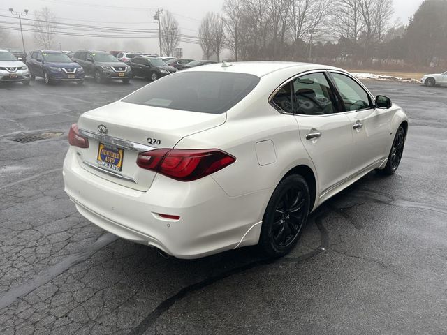 2015 INFINITI Q70 Base