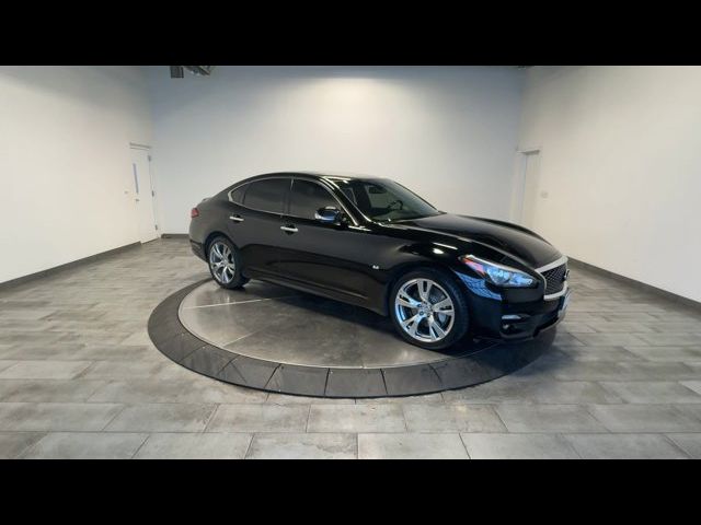 2015 INFINITI Q70 Base