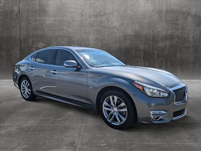 2015 INFINITI Q70 Base