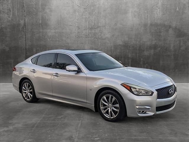 2015 INFINITI Q70 Base