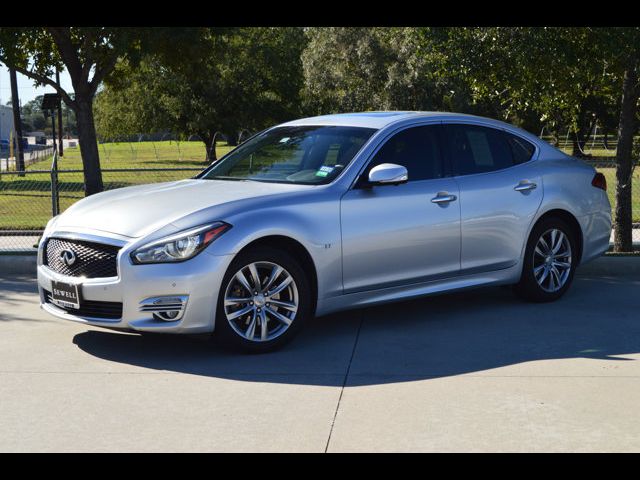 2015 INFINITI Q70 Base