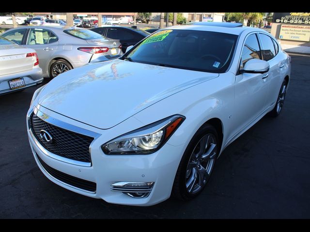 2015 INFINITI Q70 Base