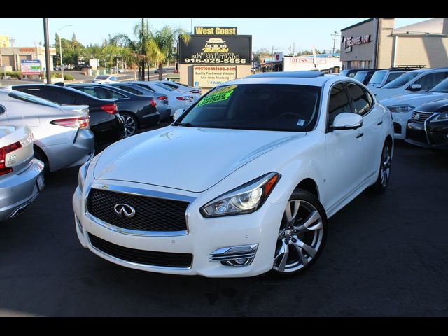 2015 INFINITI Q70 Base