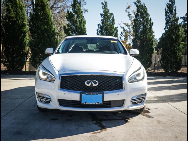 2015 INFINITI Q70 Base