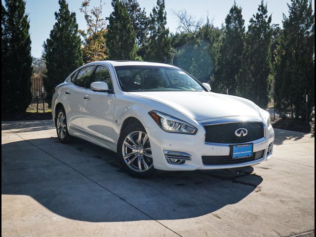 2015 INFINITI Q70 Base