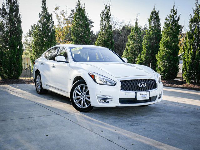 2015 INFINITI Q70 Base