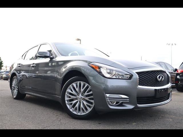 2015 INFINITI Q70 Base