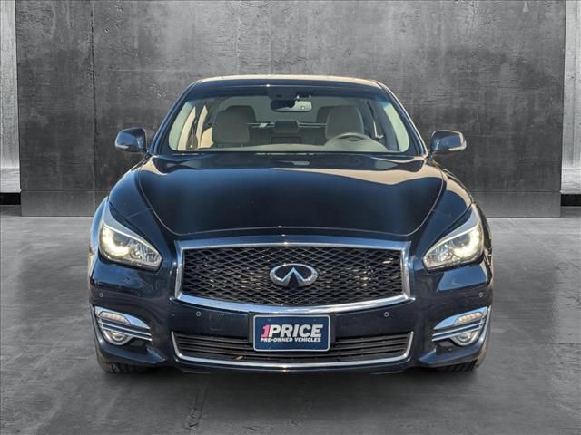 2015 INFINITI Q70 Base