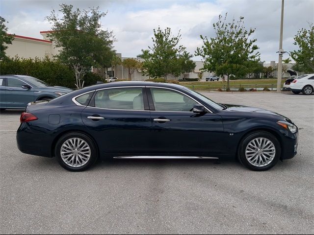 2015 INFINITI Q70L Base