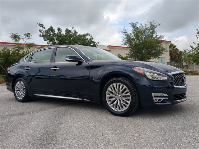 2015 INFINITI Q70L Base