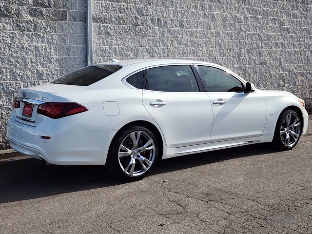 2015 INFINITI Q70L Base