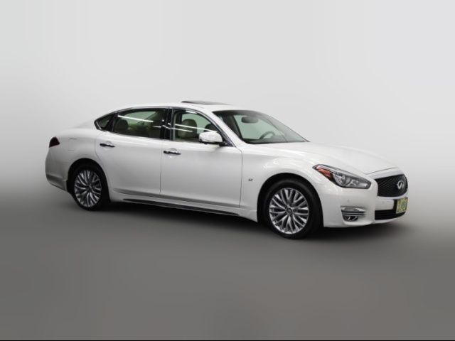 2015 INFINITI Q70L Base