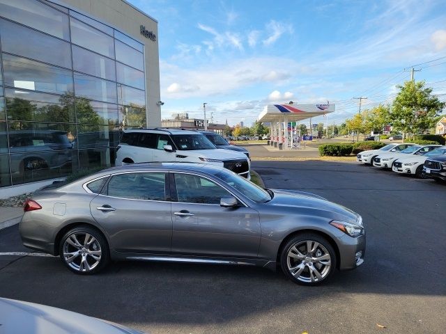 2015 INFINITI Q70L Base